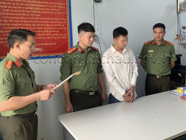 Khởi tố đối tượng dùng giấy tờ giả để bán thuốc nam - Ảnh 1.