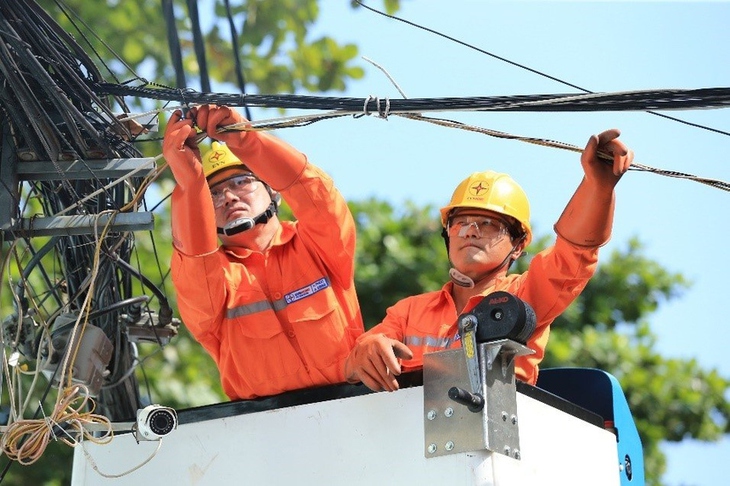 Chuyên gia đề xuất giảm bậc giá điện sinh hoạt hạn chế ‘hóa đơn tiền điện gây sốc’ - Ảnh 2.