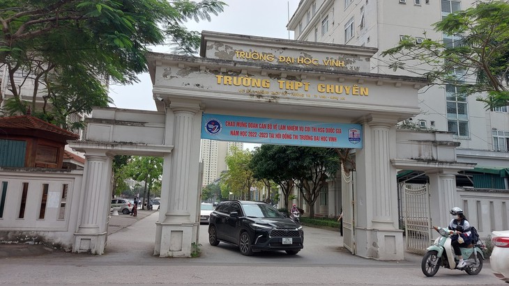 Vụ nữ sinh trường chuyên tự tử: Học sinh của trường nhận được các tin nhắn đe dọa, miệt thị - Ảnh 1.