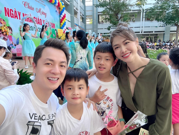 Con trai Đăng Khôi từng là nạn nhân bạo lực học đường, bất ngờ cách giải quyết của bà xã nam ca sĩ - Ảnh 1. Con trai Đăng Khôi từng là nạn nhân bạo lực học đường, bất ngờ cách giải quyết của bà xã nam ca sĩ - Ảnh 1.