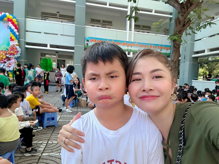 Con trai Đăng Khôi từng là nạn nhân bạo lực học đường, bất ngờ cách giải quyết của bà xã nam ca sĩ - Ảnh 3. Con trai Đăng Khôi từng là nạn nhân bạo lực học đường, bất ngờ cách giải quyết của bà xã nam ca sĩ - Ảnh 3.