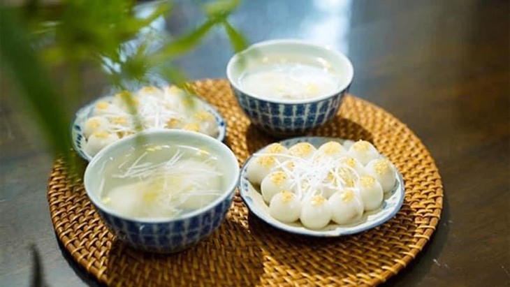 Thời tiết nóng nhưng bánh trôi, bánh chay Tết Hàn thực vẫn hút khách - Ảnh 3.