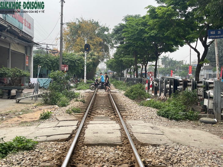 Hà Nội: Ẩn hoạ từ những đường ngang dân sinh cắt đường - Ảnh 4.
