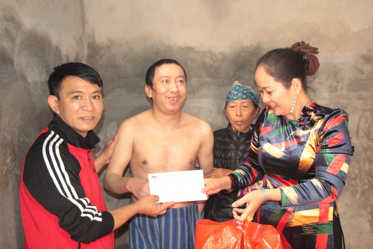 "Ơn này, cả đời mẹ con tôi không bao giờ quên..." - Ảnh 8.