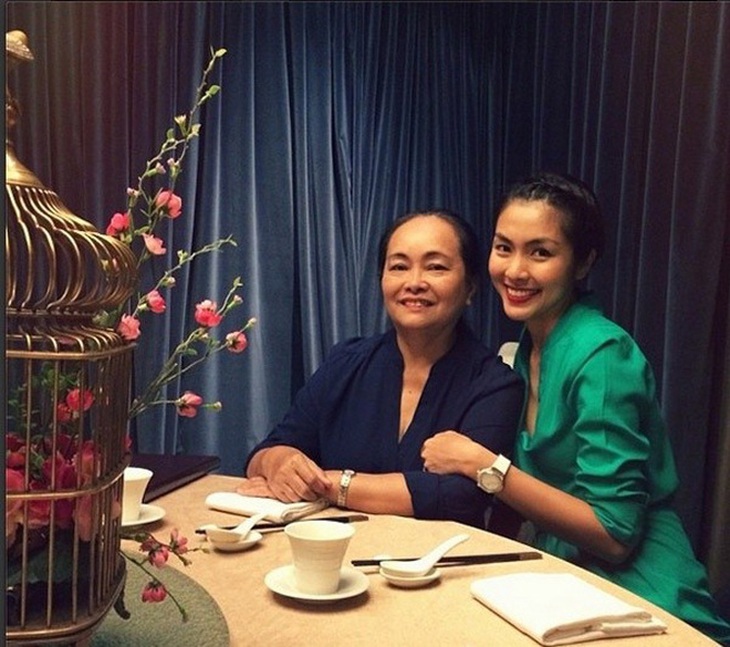 Thân thế mẹ ruột kín tiếng của Tăng Thanh Hà: Từng là ca sĩ opera, gặp biến cố lớn phải bán nhà ra đường mưu sinh - Ảnh 4. Thân thế mẹ ruột kín tiếng của Tăng Thanh Hà: Từng là ca sĩ opera, gặp biến cố lớn phải bán nhà ra đường mưu sinh - Ảnh 4.