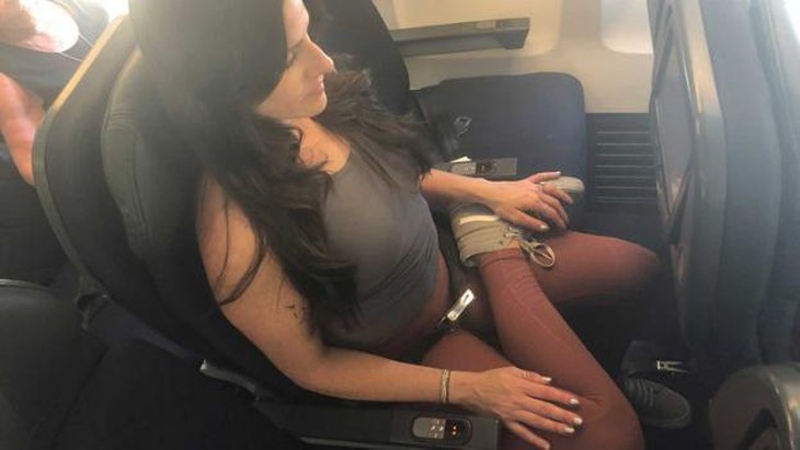 photo-1681880183350