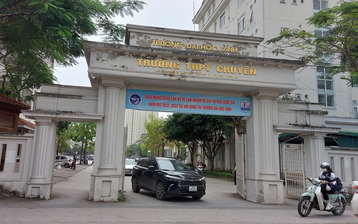 Vụ nữ sinh trường chuyên Nghệ An tự tử: Tạm đình chỉ công tác giáo viên chủ nhiệm