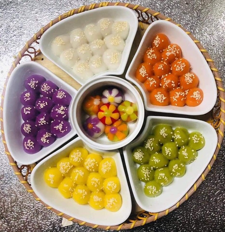 Thời tiết nóng nhưng bánh trôi, bánh chay Tết Hàn thực vẫn hút khách - Ảnh 2.