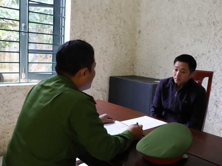 Người đàn ông bị chém nhiều nhát khi đang ngủ trong nhà - Ảnh 2. Người đàn ông bị chém nhiều nhát khi đang ngủ trong nhà - Ảnh 2.