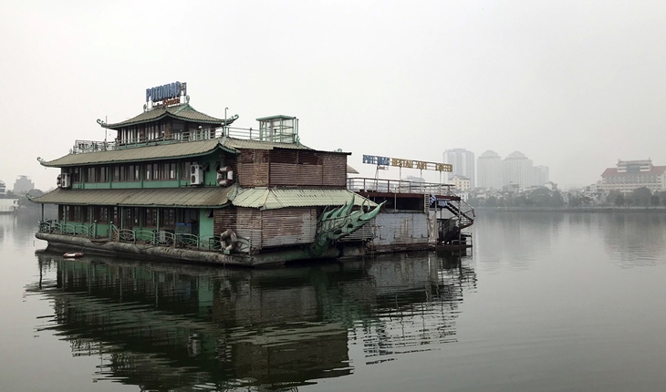 Cận cảnh 4 du thuyền còn sót lại trên Hồ Tây trước đề xuất khôi phục hoạt động kinh doanh - Ảnh 3. Cận cảnh 4 du thuyền còn sót lại trên Hồ Tây trước đề xuất khôi phục hoạt động kinh doanh - Ảnh 3.