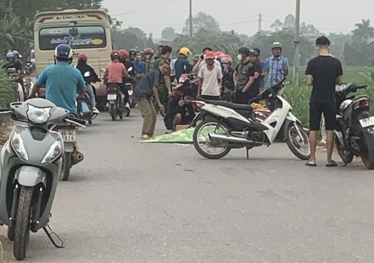 Va chạm với xe đầu kéo, nữ công nhân 19 tuổi tử vong trên đường đi làm - Ảnh 2.