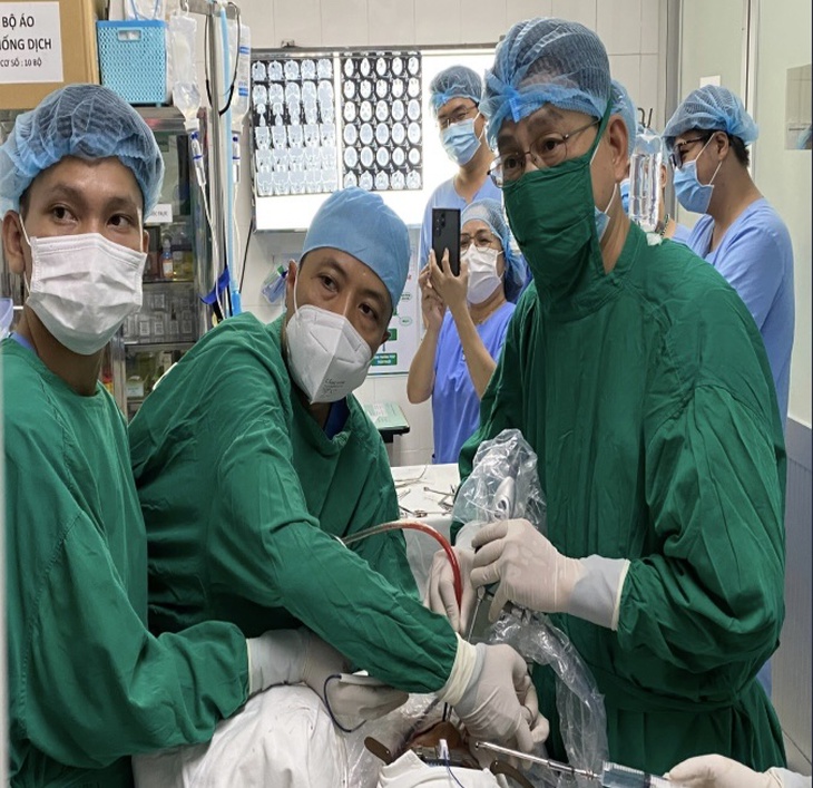 Bé trai 12 tuổi bị chảy máu mũi cả năm vì mắc bệnh u sợi mạch vòm mũi họng - Ảnh 1.