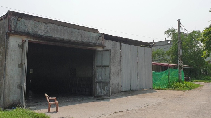 Lò mổ, xưởng gỗ giữa khu dân cư đông đúc "hành" dân trong nhiều năm - Ảnh 2. Lò mổ, xưởng gỗ giữa khu dân cư đông đúc "hành" dân trong nhiều năm - Ảnh 2.