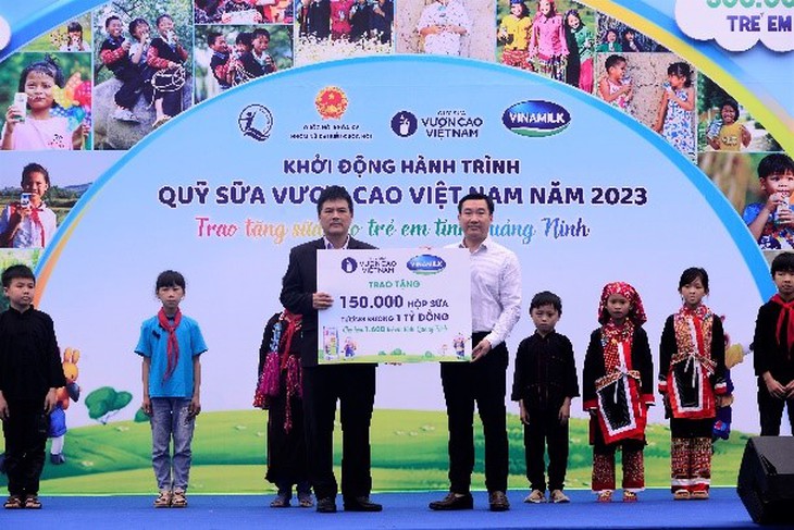 Vinamilk & Quỹ sữa vươn cao Việt Nam khởi động Hành trình năm thứ 16 tại Quảng Ninh - Ảnh 2.