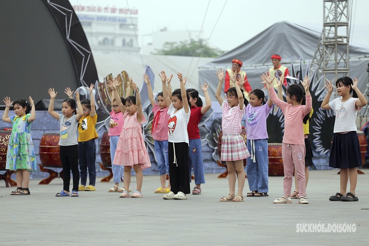 Hơn 100 “nghệ sĩ nhí” tham gia chương trình nghệ thuật chào mừng Tuần Văn hóa - Du lịch Đất Tổ năm 2023 - Ảnh 1.