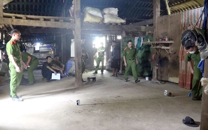 Người đàn ông chém vợ con rồi tự sát trong phòng ngủ