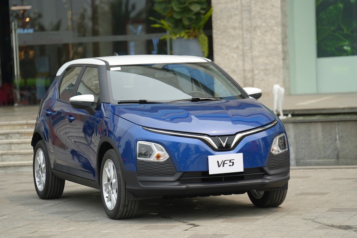 Vinfast chính thức bàn giao xe VF 5 Plus cho khách hàng - Ảnh 2.