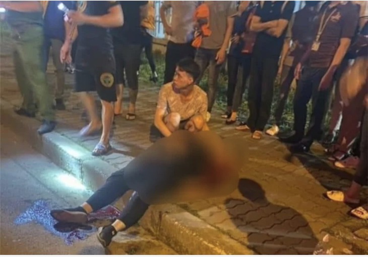 Bất ngờ lời khai hung thủ đâm tử vong người phụ nữ trước cổng công ty - Ảnh 2. Bất ngờ lời khai hung thủ đâm tử vong người phụ nữ trước cổng công ty - Ảnh 2.
