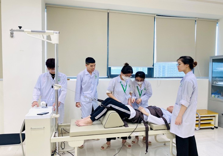 Thiếu hụt nguồn nhân lực phục hồi chức năng Việt Nam - Ảnh 3.