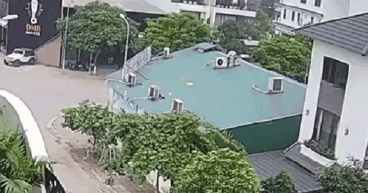 Video: Kinh hoàng khoảnh khắc cục nóng điều hòa phát nổ như bom khiến một người tử vong
