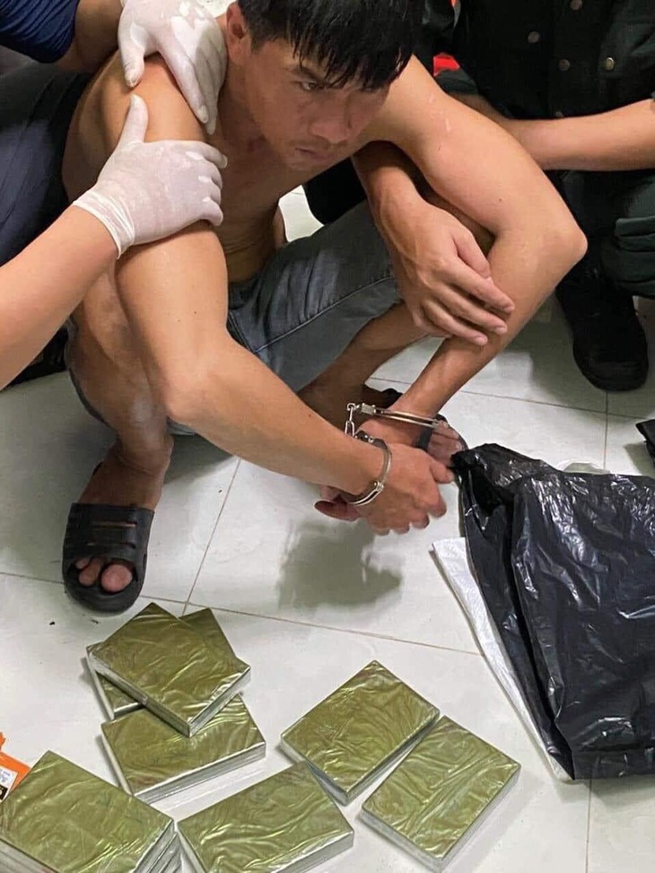 Liên quan vụ thiếu tá Cảnh sát giao thông chặn bắt ma túy tử vong ở Long An, nghi phạm dân địa phương - Ảnh 1. Liên quan vụ thiếu tá Cảnh sát giao thông chặn bắt ma túy tử vong ở Long An, nghi phạm dân địa phương - Ảnh 1.