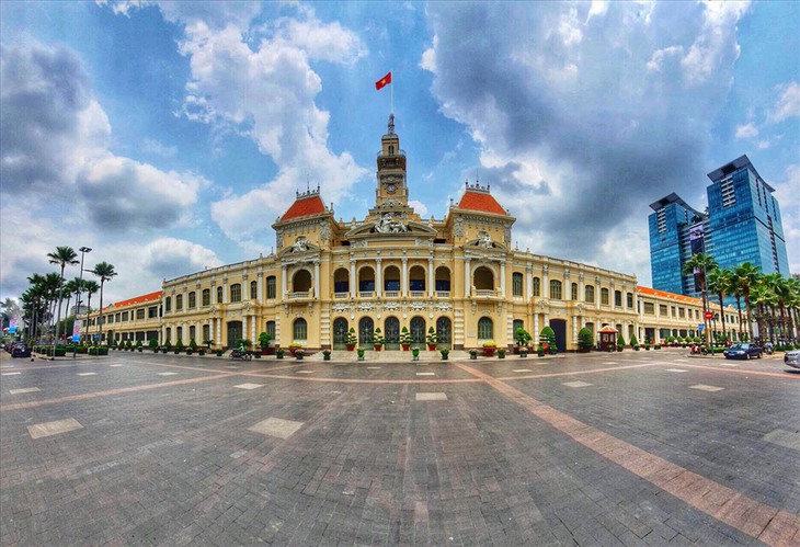 Lần đầu tiên TP.HCM tổ chức tour du lịch tham quan tòa nhà HĐND và UBND dịp 30/4-1/5 - Ảnh 1. Lần đầu tiên TP.HCM tổ chức tour du lịch tham quan tòa nhà HĐND và UBND dịp 30/4-1/5 - Ảnh 1.