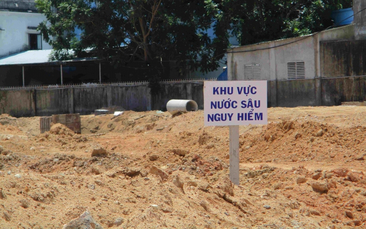 Người thân bàng hoàng phát hiện bé 9 tuổi tử vong dưới hố công trình