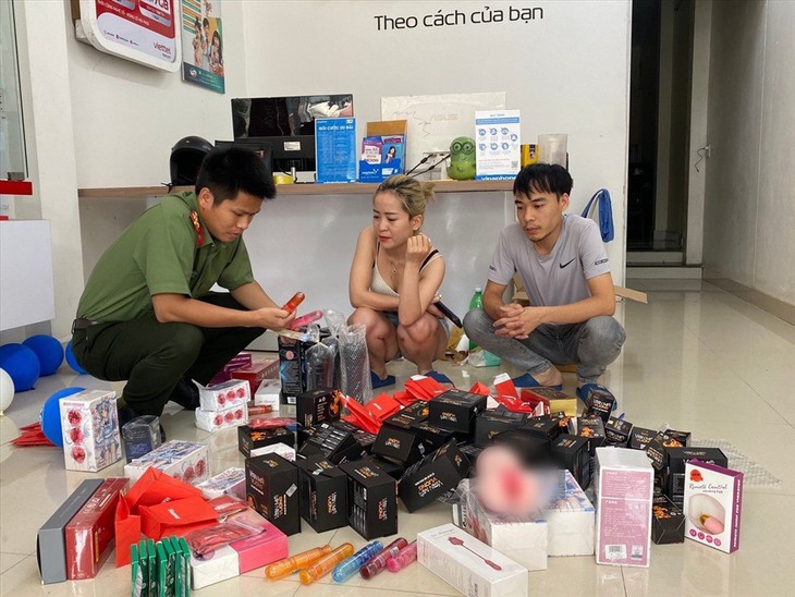 Phát hiện cửa hàng kinh doanh mặt hàng ‘nhạy cảm’ không rõ nguồn gốc xuất xứ - Ảnh 1.