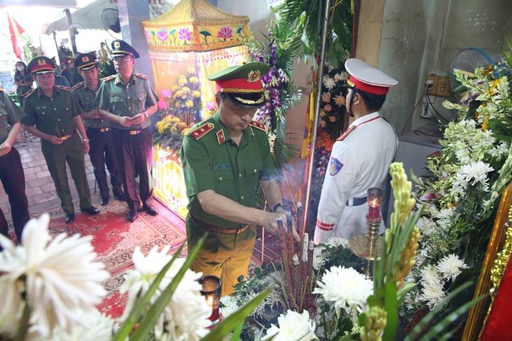 Truy thăng cấp Trung tá cho chiến sỹ công an hy sinh khi làm nhiệm vụ - Ảnh 2. Truy thăng cấp Trung tá cho chiến sỹ công an hy sinh khi làm nhiệm vụ - Ảnh 2.