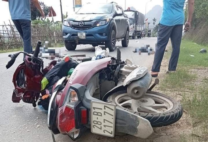 Nguyên nhân vụ ô tô bán tải tông xe máy khiến 2 phụ nữ tử vong - Ảnh 2. Nguyên nhân vụ ô tô bán tải tông xe máy khiến 2 phụ nữ tử vong - Ảnh 2.