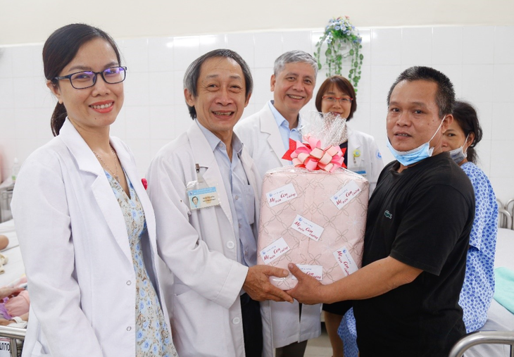 TP.HCM: Cứu sống kịp thời mẹ và con thai phụ vỡ tử cung trong đêm - Ảnh 2.