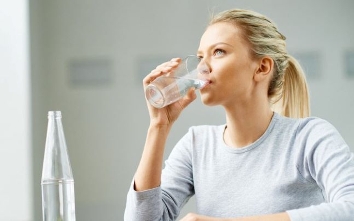 8 giải pháp tự nhiên ngăn ngừa tổn thương mắt - Ảnh 1.