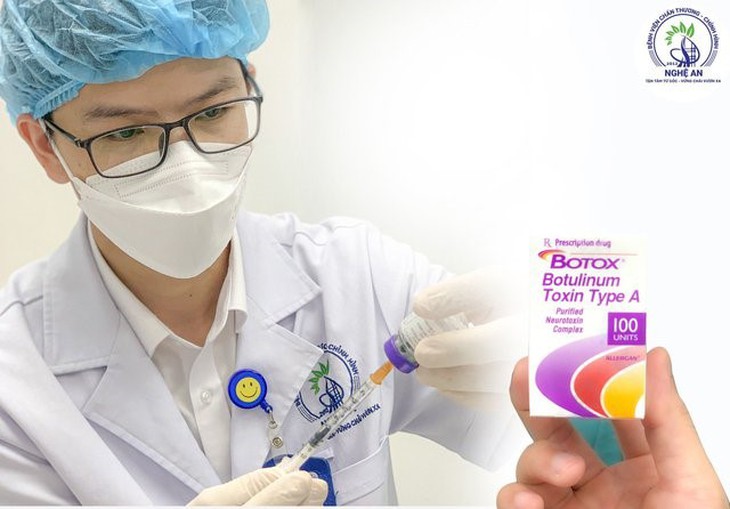 Người phụ nữ bị nhiễm trùng nặng sau khi tiêm Botox thon gọn bắp tay tại Spa - Ảnh 2.