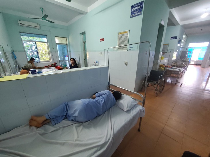 Thủ quỹ trường nghề bị người lạ đánh tại phòng làm việc phải đi cấp cứu - Ảnh 2.