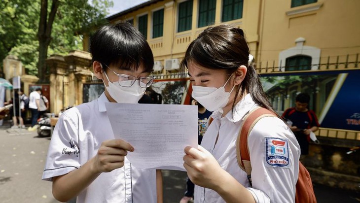 Hà Nội kiểm tra việc "ép" học sinh không thi vào lớp 10 - Ảnh 2.