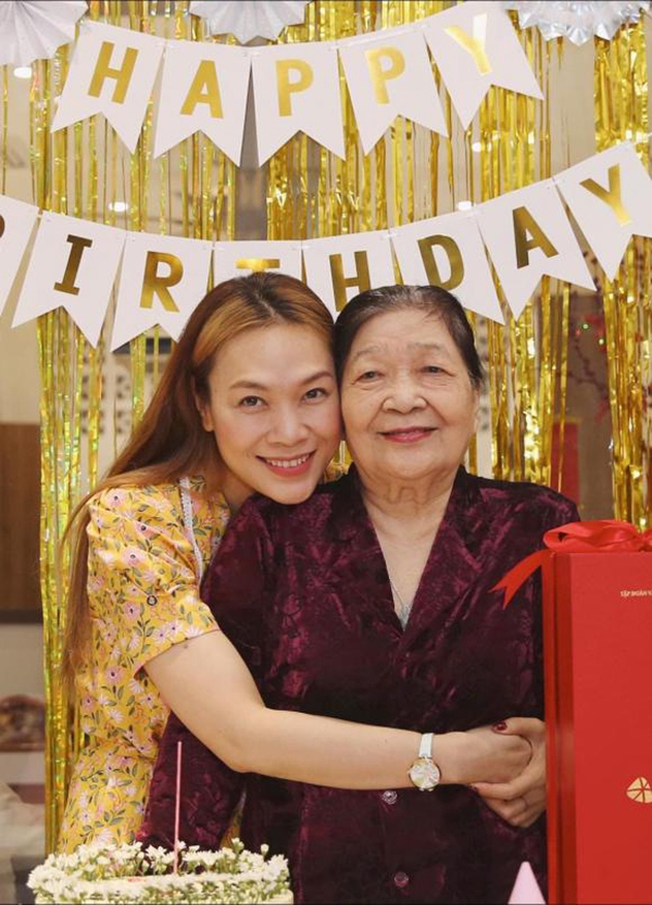 Mẹ ruột Mỹ Tâm: Hoa khôi đất Quảng một thời, nuôi dạy con cái thành đạt khiến nhiều người ngưỡng mộ - Ảnh 4. Mẹ ruột Mỹ Tâm: Hoa khôi đất Quảng một thời, nuôi dạy con cái thành đạt khiến nhiều người ngưỡng mộ - Ảnh 4.
