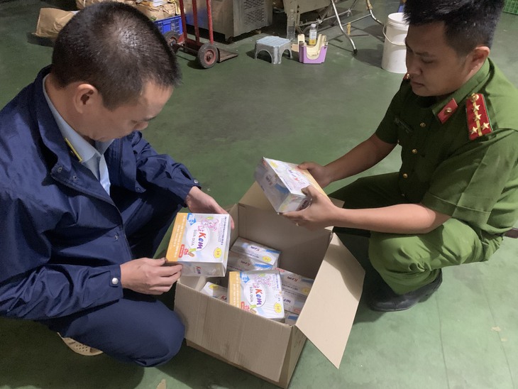 Lực lượng chức năng kiểm tra đối với Công ty Cổ phần Đầu tư Thương mại và sản xuất Tràng Tiền số 10 Lực lượng chức năng kiểm tra đối với Công ty Cổ phần Đầu tư Thương mại và sản xuất Tràng Tiền số 10