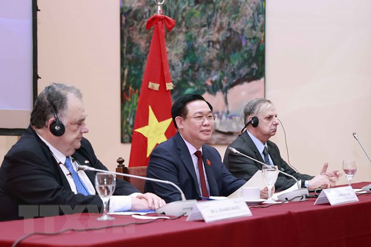 Việt Nam mong muốn tăng cường hơn nữa quan hệ với Argentina - Ảnh 2. Việt Nam mong muốn tăng cường hơn nữa quan hệ với Argentina - Ảnh 2.