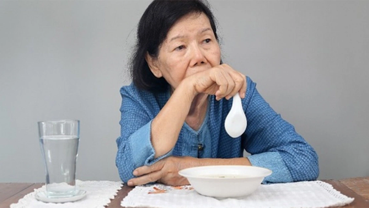 Cải thiện tình trạng biếng ăn ở người cao tuổi - Ảnh 1.