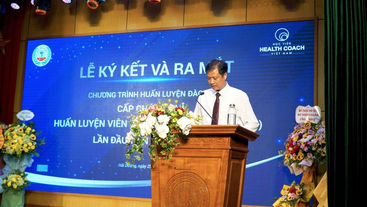 Lễ ký kết ra mắt "Chương trình Huấn luyện đào tạo cấp chứng chỉ Huấn luyện viên sức khỏe" - Ảnh 1.