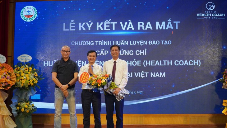 Lễ ký kết ra mắt "Chương trình Huấn luyện đào tạo cấp chứng chỉ Huấn luyện viên sức khỏe" - Ảnh 3.