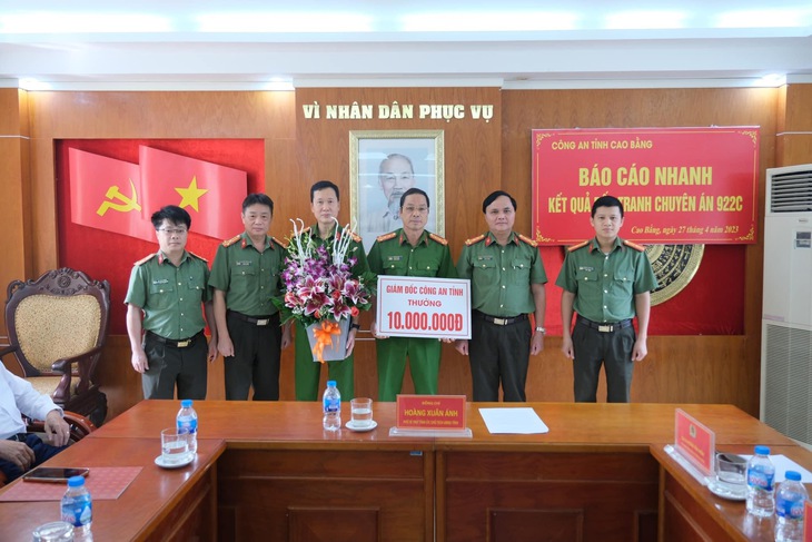 Khen thưởng 'nóng' Ban chuyên án bắt 24 bánh heroin cùng 6 đối tượng - Ảnh 3.