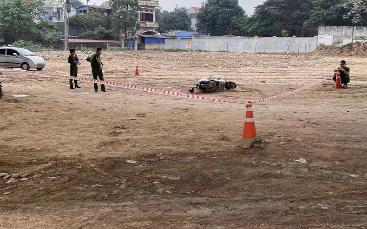 Chồng chém vợ cũ rồi đến công an đầu thú