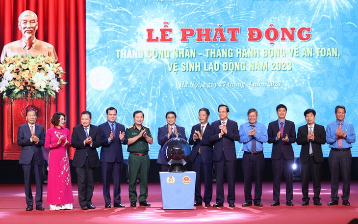 Thủ tướng: Giai cấp công nhân là lực lượng xã hội to lớn và có vai trò rất quan trọng