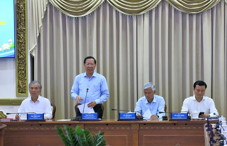 Trong tháng 5, TP.HCM quyết không bỏ sót người thuộc nhóm nguy cơ khi tiêm vaccine phòng COVID-19 - Ảnh 2. Trong tháng 5, TP.HCM quyết không bỏ sót người thuộc nhóm nguy cơ khi tiêm vaccine phòng COVID-19 - Ảnh 2.