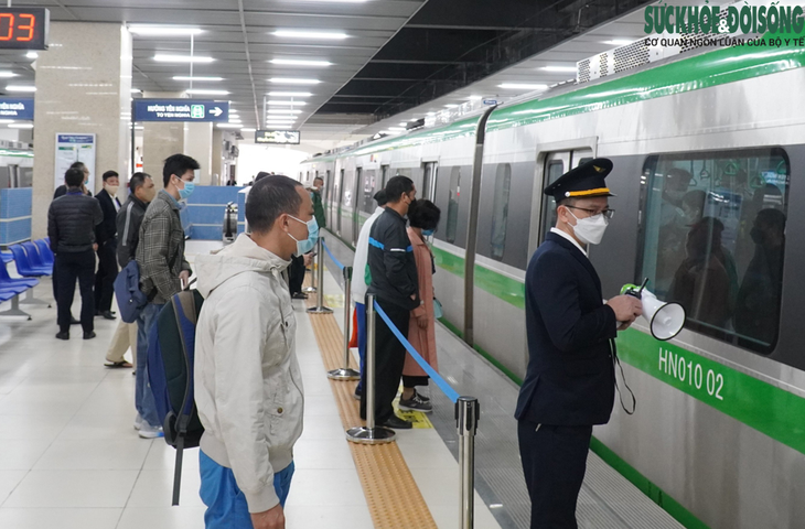 Người Hà Nội tuân thủ thông điệp "2k" tại nơi công cộng thế nào khi số ca COVID-19 tăng? - Ảnh 2. Người Hà Nội tuân thủ thông điệp "2k" tại nơi công cộng thế nào khi số ca COVID-19 tăng? - Ảnh 2.