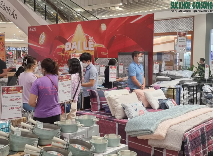Người Hà Nội tuân thủ thông điệp "2k" tại nơi công cộng thế nào khi số ca COVID-19 tăng? - Ảnh 7. Người Hà Nội tuân thủ thông điệp "2k" tại nơi công cộng thế nào khi số ca COVID-19 tăng? - Ảnh 7.