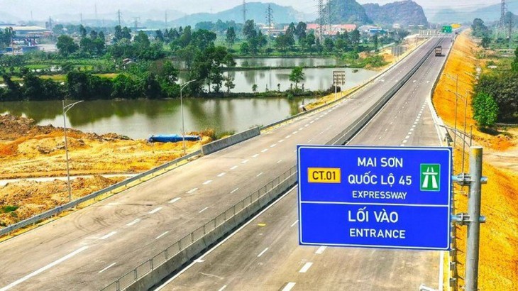 Cao tốc Mai Sơn - Quốc lộ 45 chính thức cho phép ô tô lưu thông - Ảnh 1.