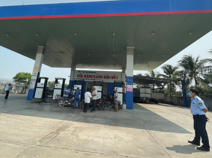 Bán hàng hiệu giả mạo, 3 đối tượng bị xử phạt 71 triệu đồng, tịch thu gần 9.000 sản phẩm - Ảnh 3. Bán hàng hiệu giả mạo, 3 đối tượng bị xử phạt 71 triệu đồng, tịch thu gần 9.000 sản phẩm - Ảnh 3.
