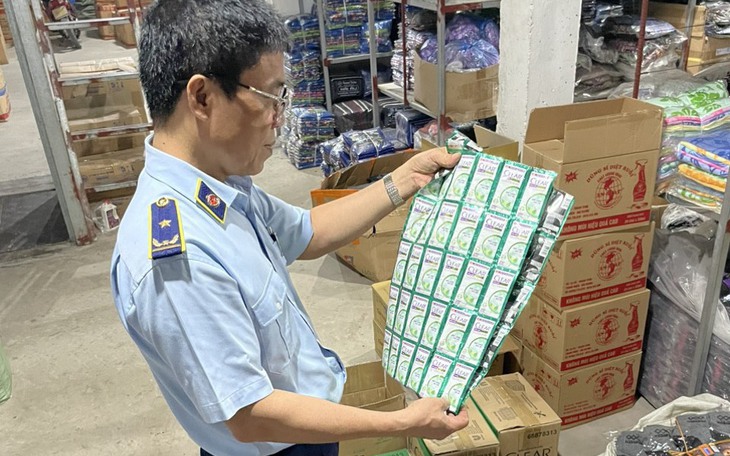 Bán hàng hiệu giả mạo, 3 đối tượng bị xử phạt 71 triệu đồng, tịch thu gần 9.000 sản phẩm